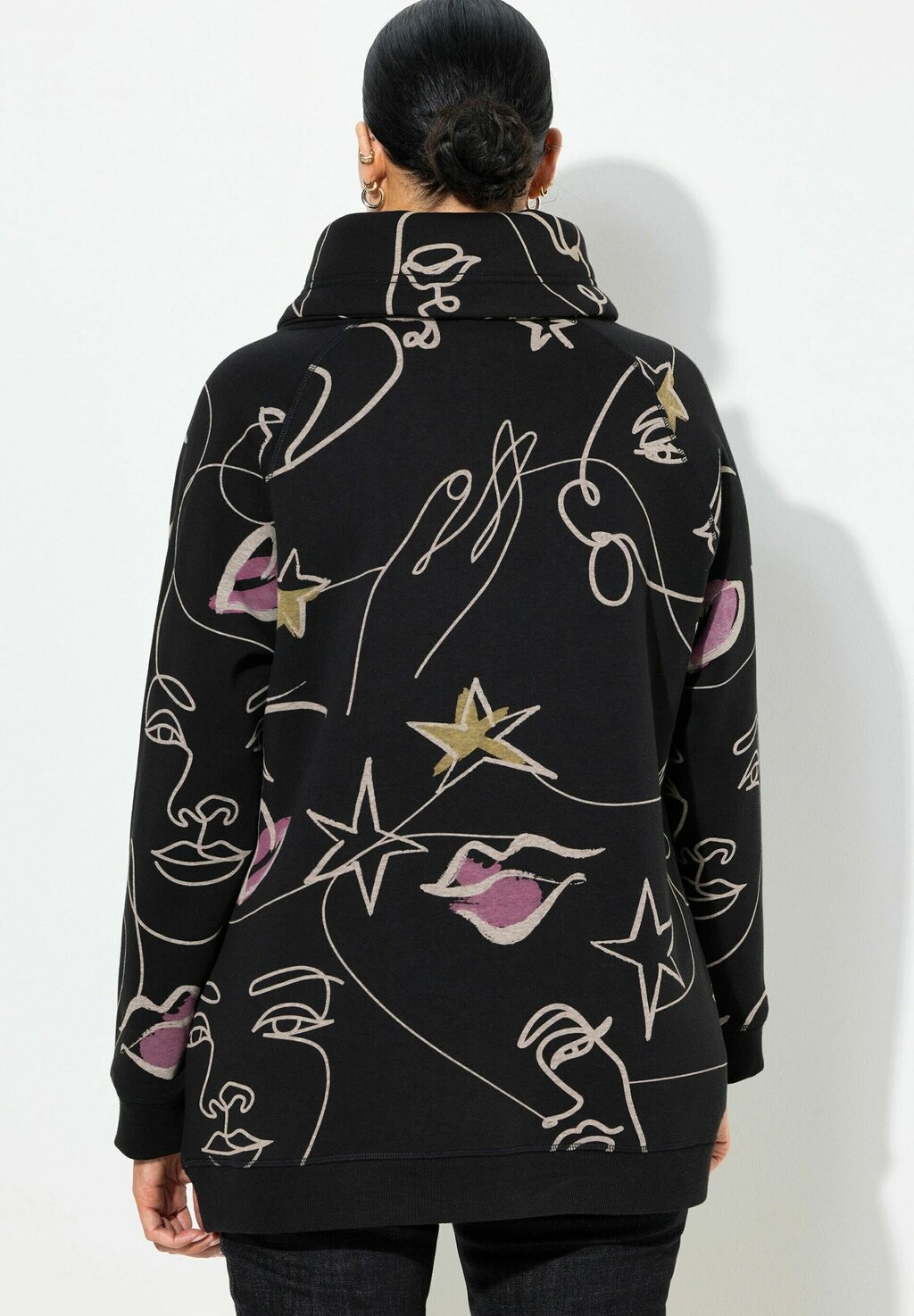 Толстовка SCRIBBLE PRINT STAND-UP COLLAR Ulla Popken, черный
Толстовка SCRIBBLE PRINT STAND-UP COLLAR Ulla Popken, черный