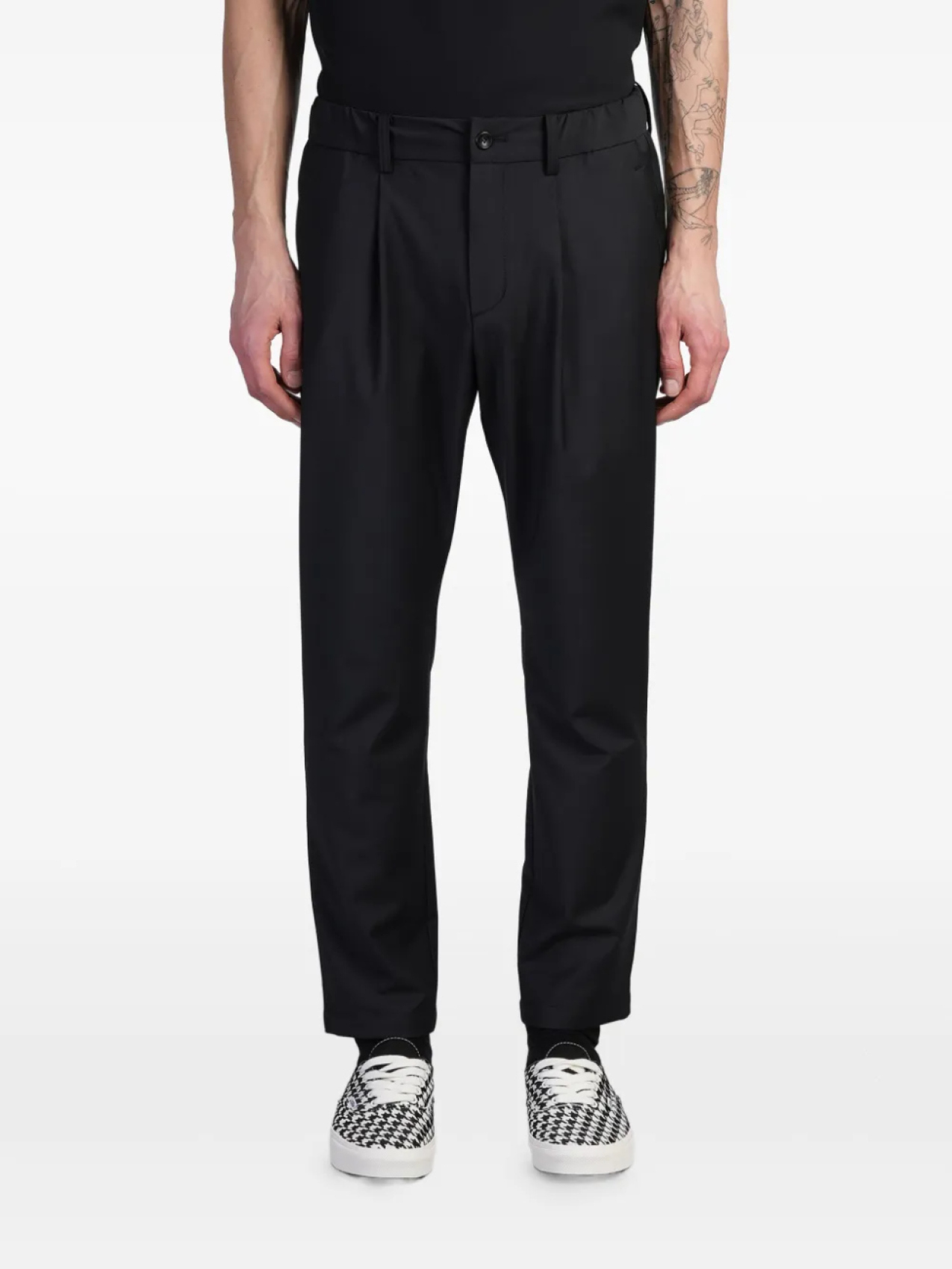 Зауженные брюки Attachment, черный
Зауженные брюки Attachment, черный