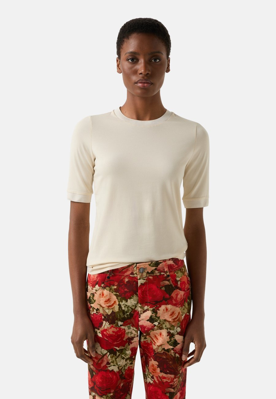 Футболка Bogner Basic T-shirt, Sand/Beige, Бежевый, Футболка Bogner Basic T-shirt, Sand/Beige
Футболка Bogner Basic T-shirt, Sand/Beige, Бежевый, Футболка Bogner Basic T-shirt, Sand/Beige