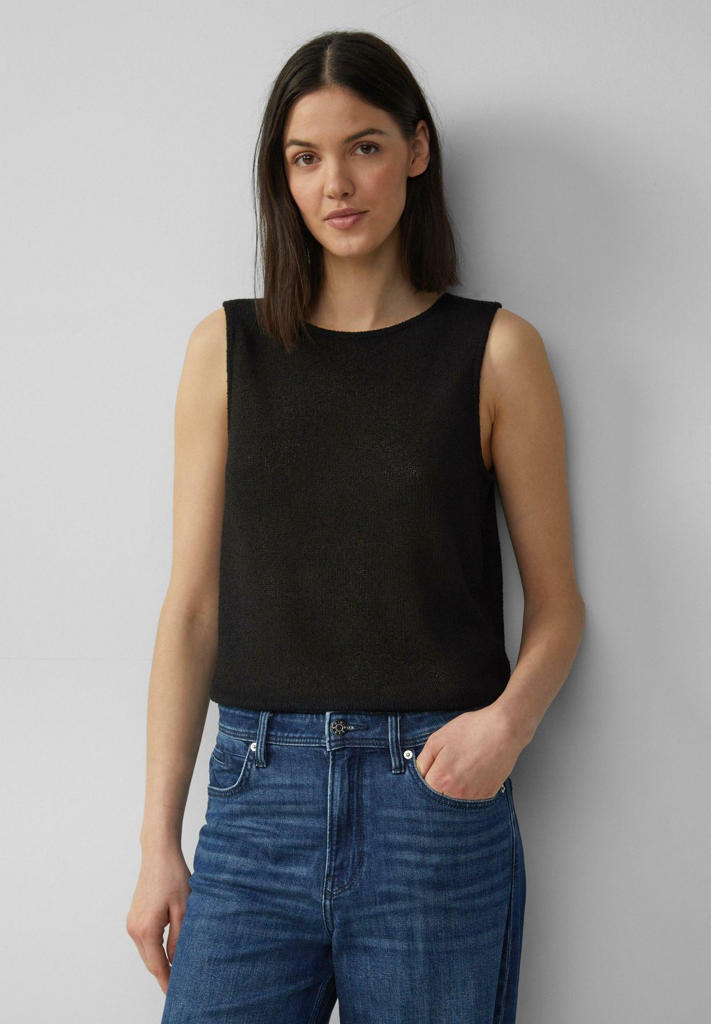 Топ MIT RUNDHALSAUSSCHNITT s.Oliver, черный
Топ MIT RUNDHALSAUSSCHNITT s.Oliver, черный