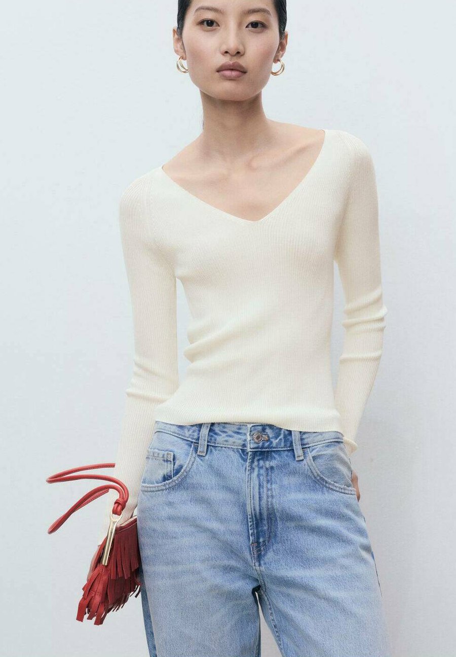 Джемпер Mango V-NECK, Off-White
Джемпер Mango V-NECK, Off-White