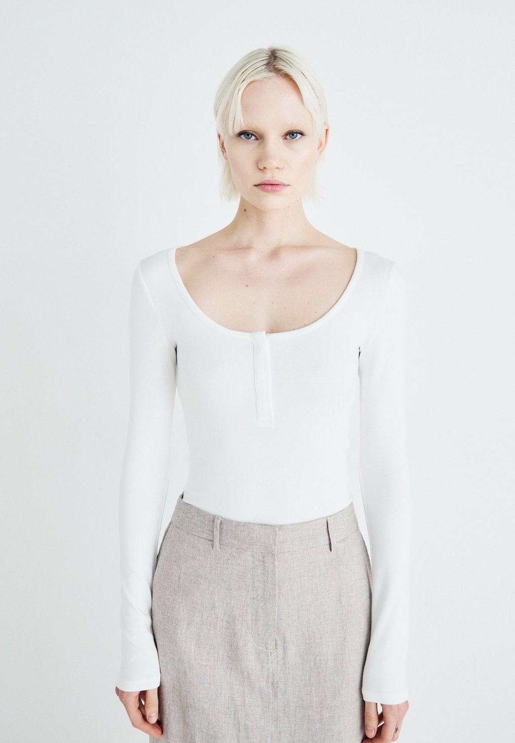 Топ с длинными рукавами BUTTON Gina Tricot, молочный
Топ с длинными рукавами BUTTON Gina Tricot, молочный