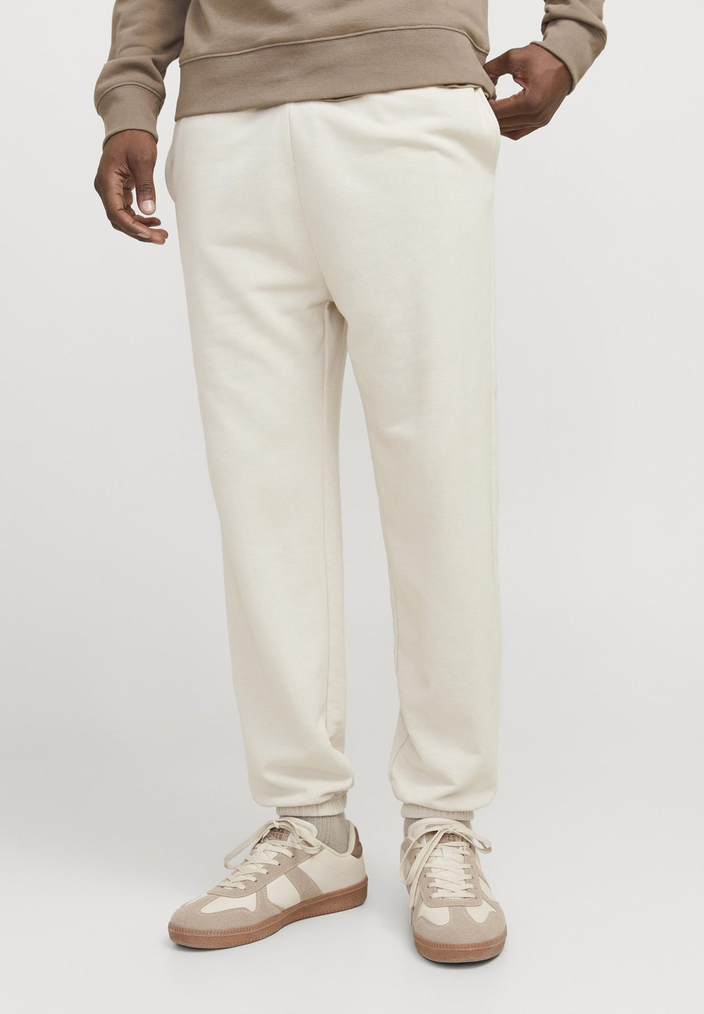 Спортивные штаны JPSTMORGAN CHARGE Jack & Jones, бежевый 
Спортивные штаны JPSTMORGAN CHARGE Jack & Jones, бежевый