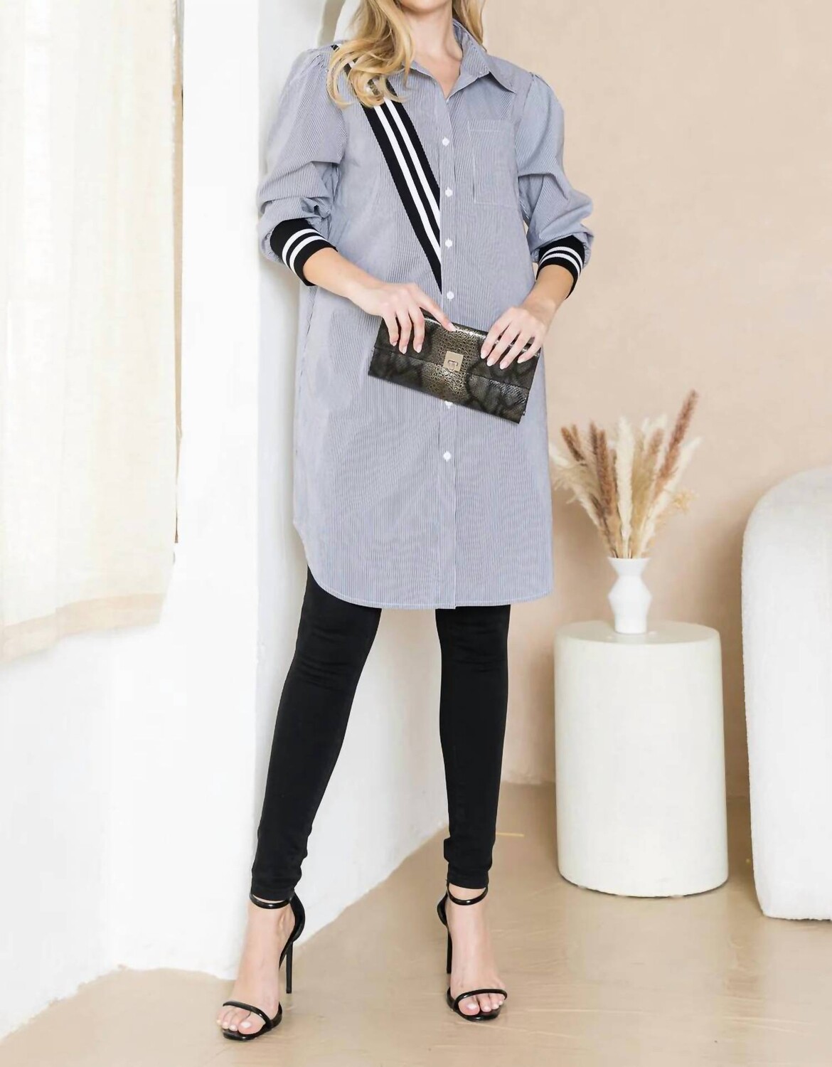 Черное/белое платье Weena Joh
Черное/белое платье Weena Joh