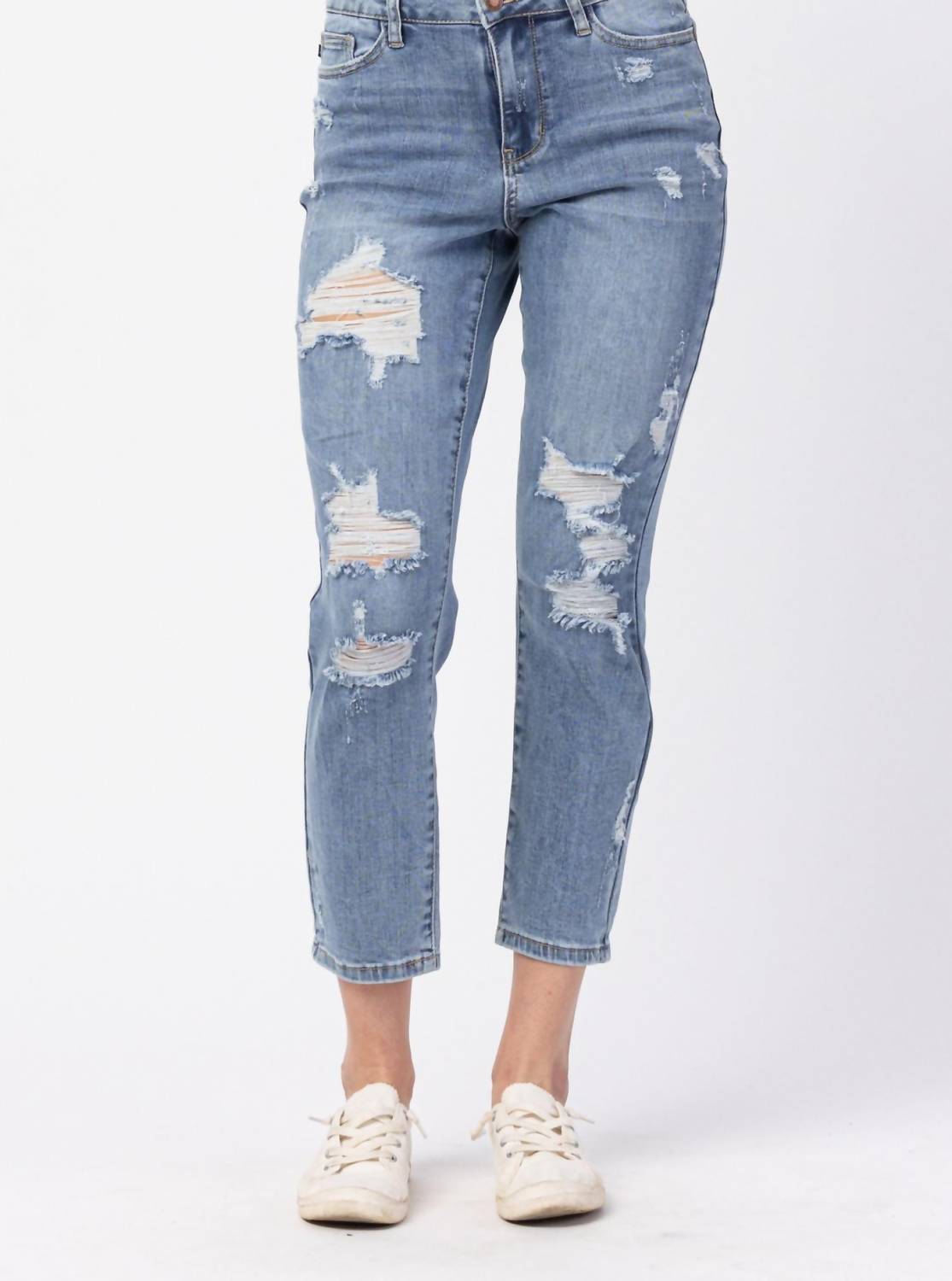 Джинсы бойфренда с высокой талией и рваными краями, средне-голубого цвета Judy Blue 
Джинсы бойфренда с высокой талией и рваными краями, средне-голубого цвета Judy Blue