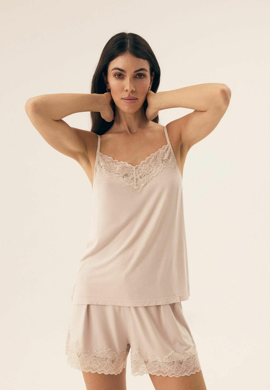 Пижамный комплект ESOTIQ RISOTTA, Beige
Пижамный комплект ESOTIQ RISOTTA, Beige