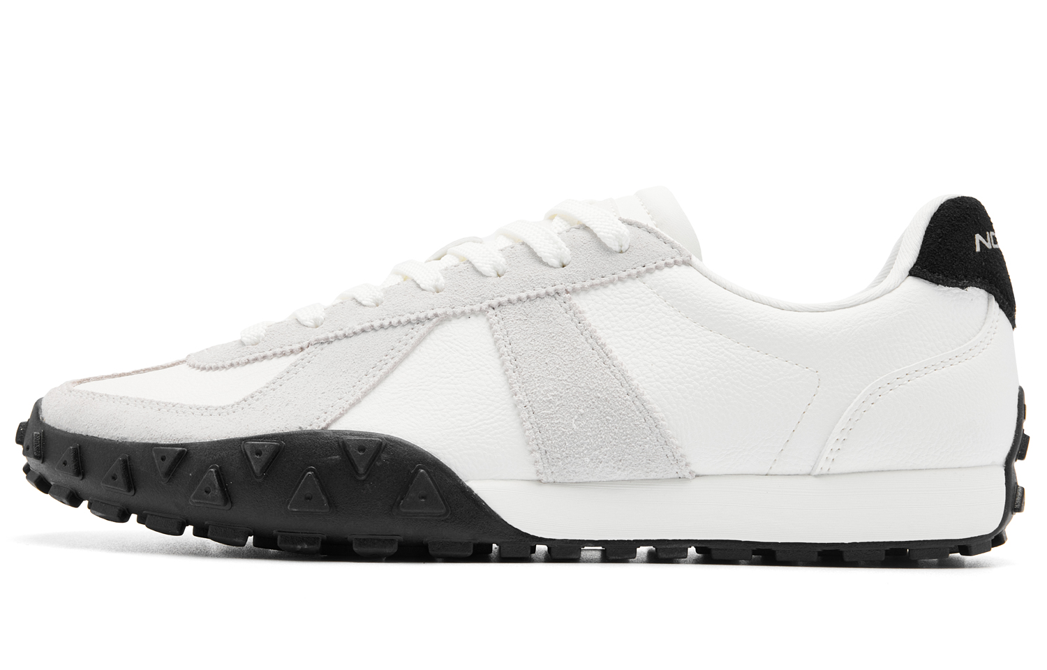 Износостойкие дышащие низкие повседневные кроссовки мужские черно-белые QIAODAN, цвет слоновая кость/черный
Износостойкие дышащие низкие повседневные кроссовки мужские черно-белые QIAODAN, цвет слоновая кость/черный