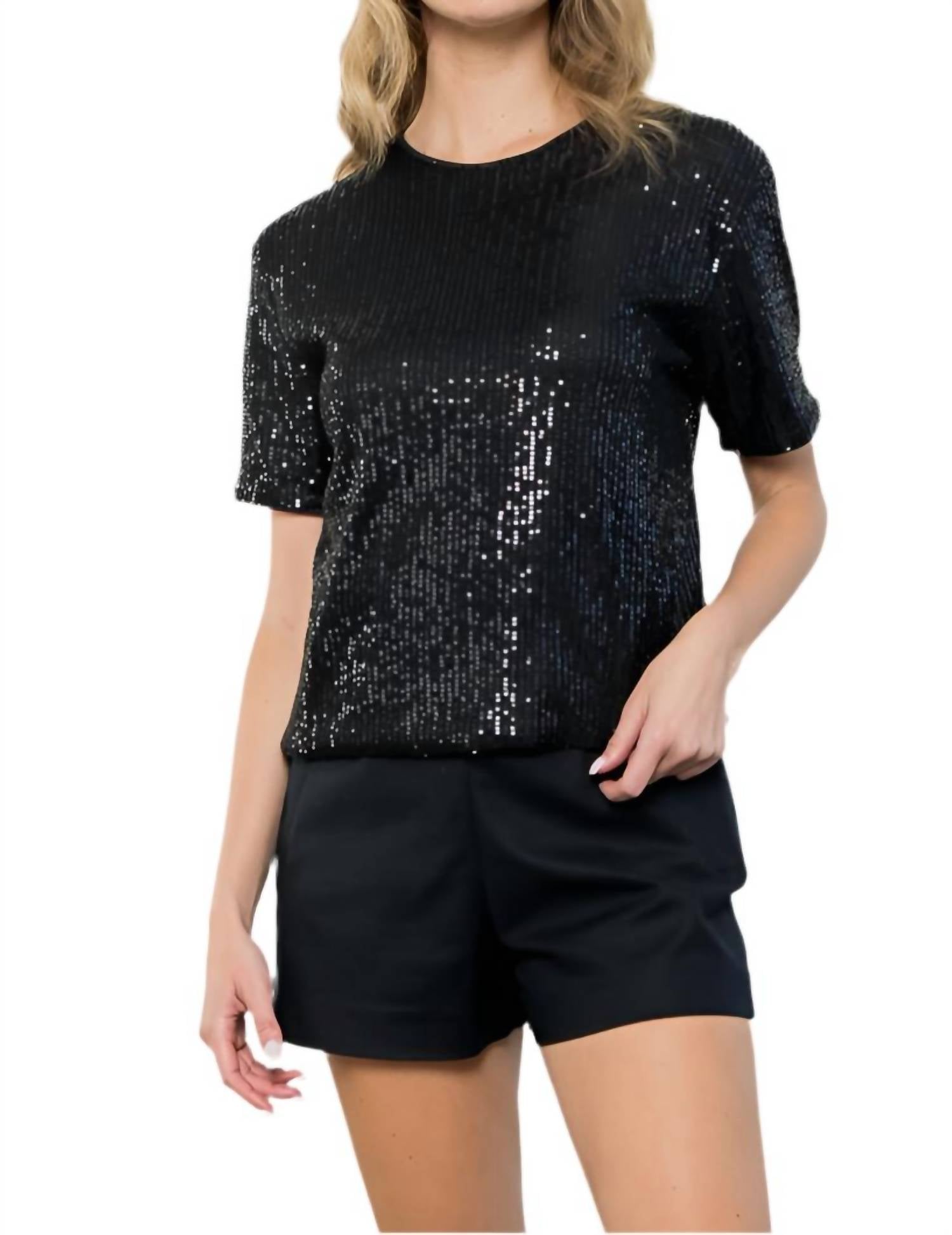 Черный вязаный свитер с коротким рукавом и пайетками THML
Черный вязаный свитер с коротким рукавом и пайетками THML