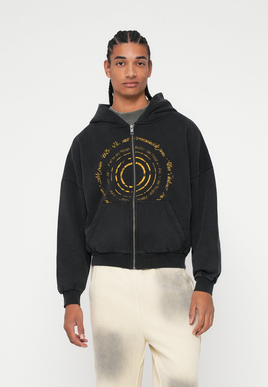 Толстовка Atelier de roupa BACKBONE ZIP HOODIE, Grey
Толстовка Atelier de roupa BACKBONE ZIP HOODIE, Grey
