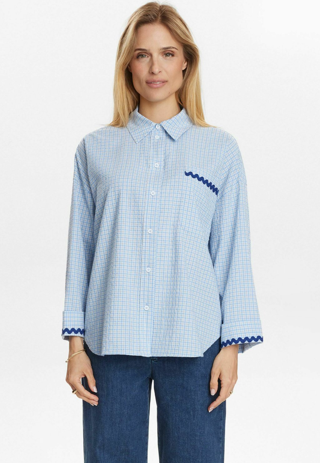 Блузка на пуговицах NUYAZMIN Nümph, синий
Блузка на пуговицах NUYAZMIN Nümph, синий