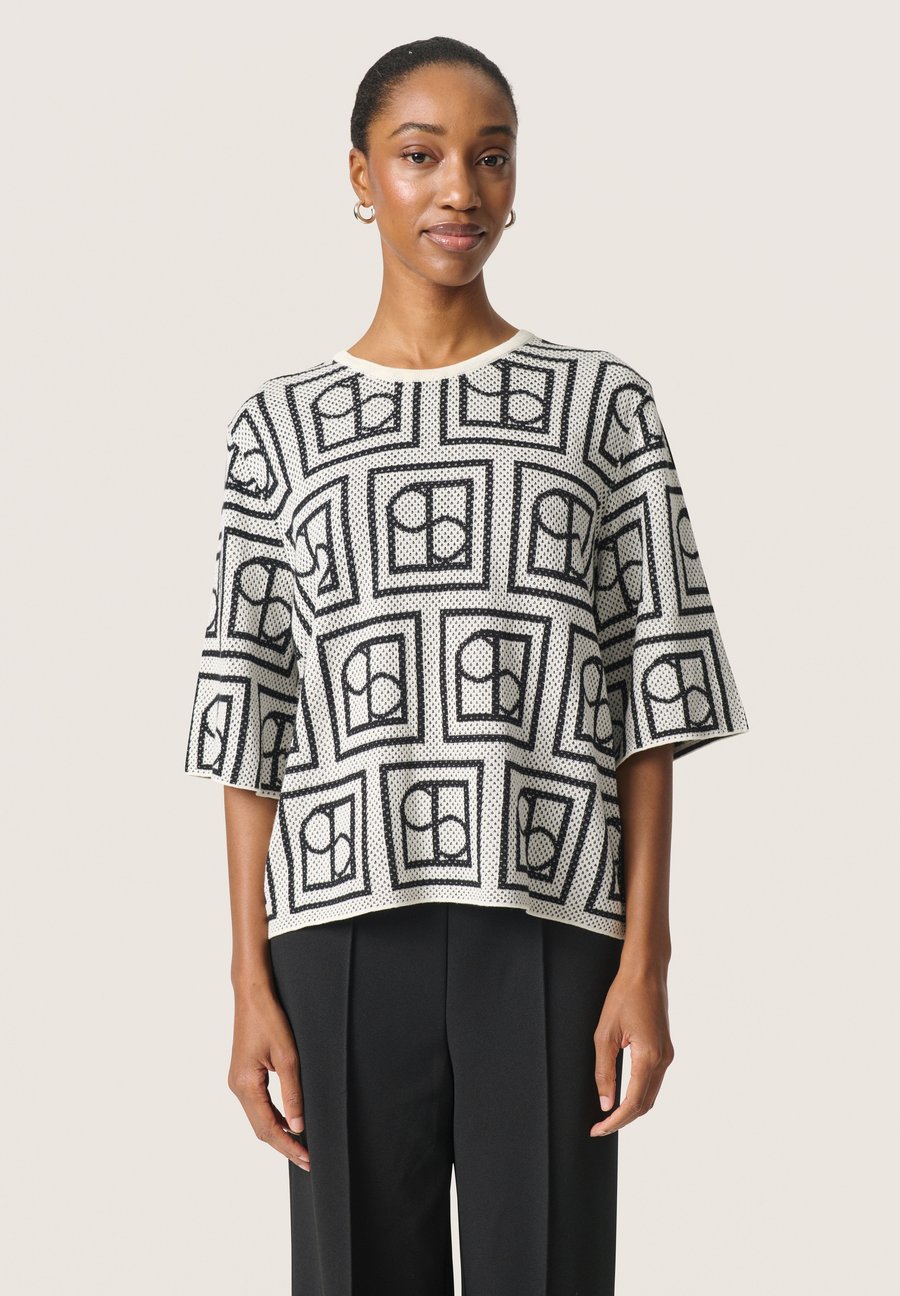 Джемпер Soaked in Luxury SHONDA, White And Black Monogram/White
Джемпер Soaked in Luxury SHONDA, White And Black Monogram/White