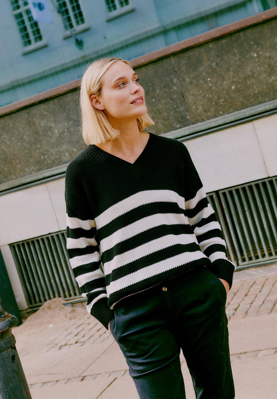 Джемпер Oxmo OXKALA, True Black/Black
Джемпер Oxmo OXKALA, True Black/Black