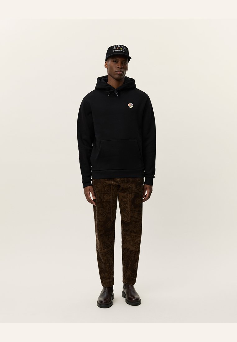 Худи Les Deux FELIPE PATCH HOODIE, Black
Худи Les Deux FELIPE PATCH HOODIE, Black