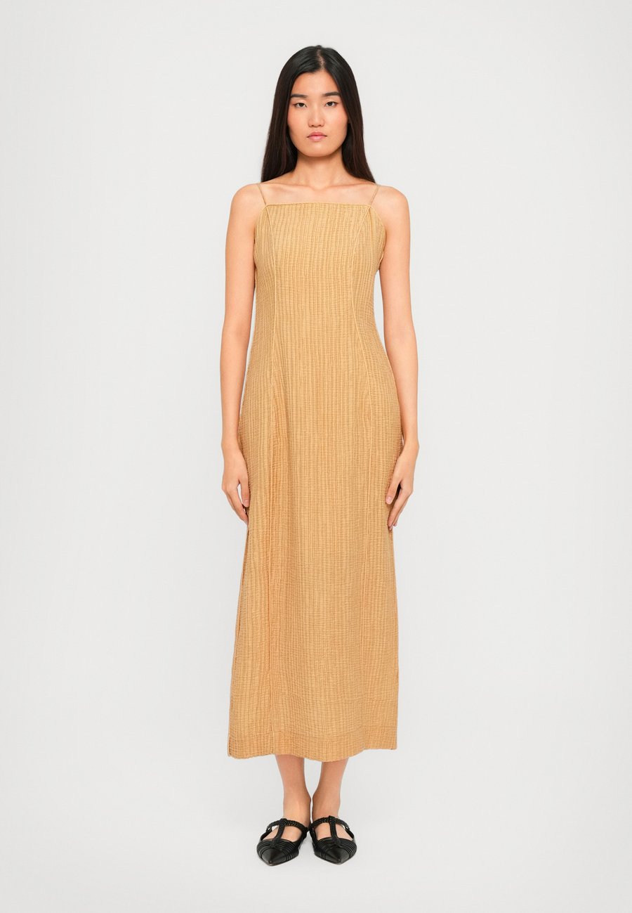 Платье By Malene Birger LUCILLE, Light Camel/Camel
Платье By Malene Birger LUCILLE, Light Camel/Camel