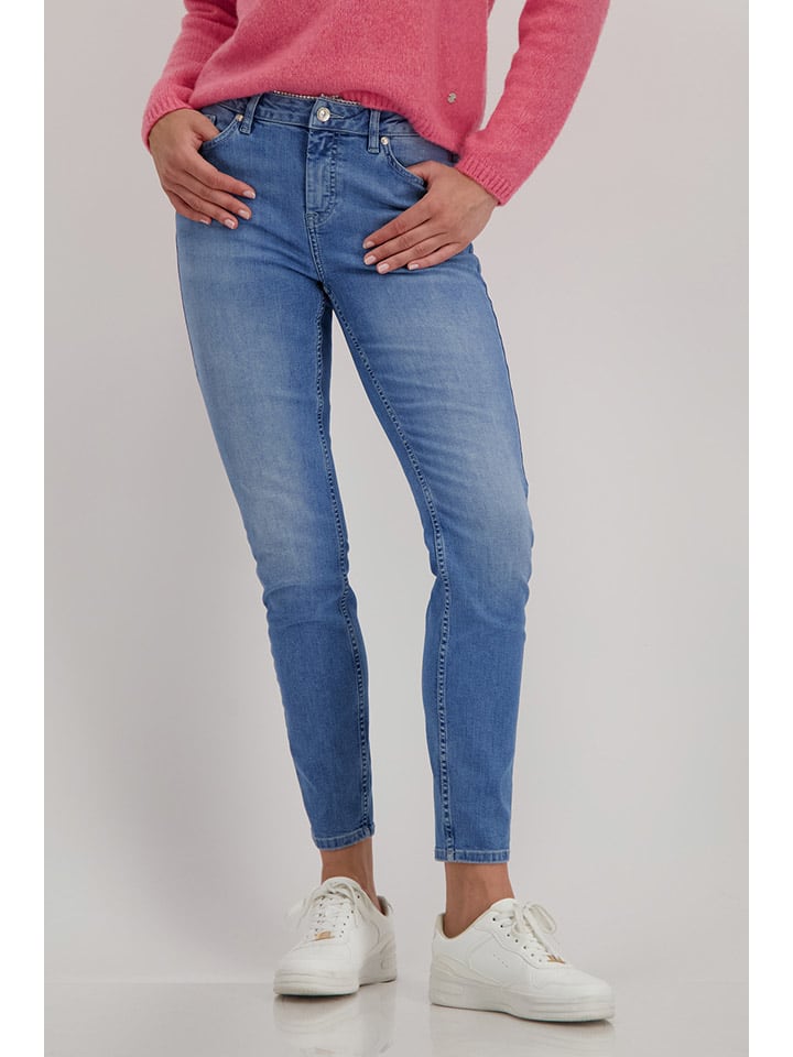 Джинсы облегающего кроя синего цвета monari
Джинсы облегающего кроя синего цвета monari