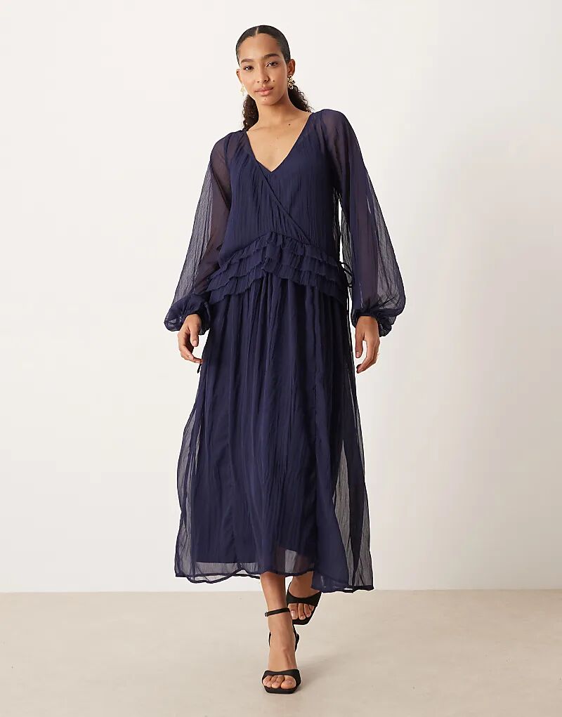 Платье миди ASOS DESIGN с V-образным вырезом и оборками, темно-синего цвета
Платье миди ASOS DESIGN с V-образным вырезом и оборками, темно-синего цвета