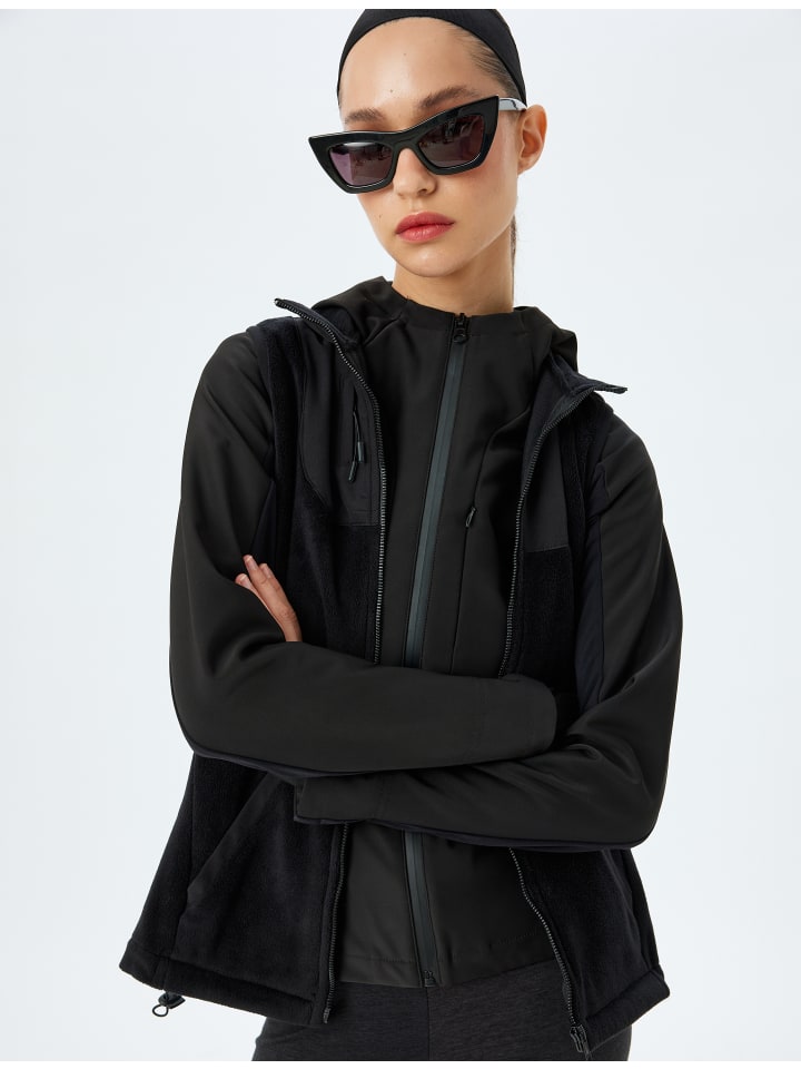 Свитер черного цвета KOTON
Свитер черного цвета KOTON