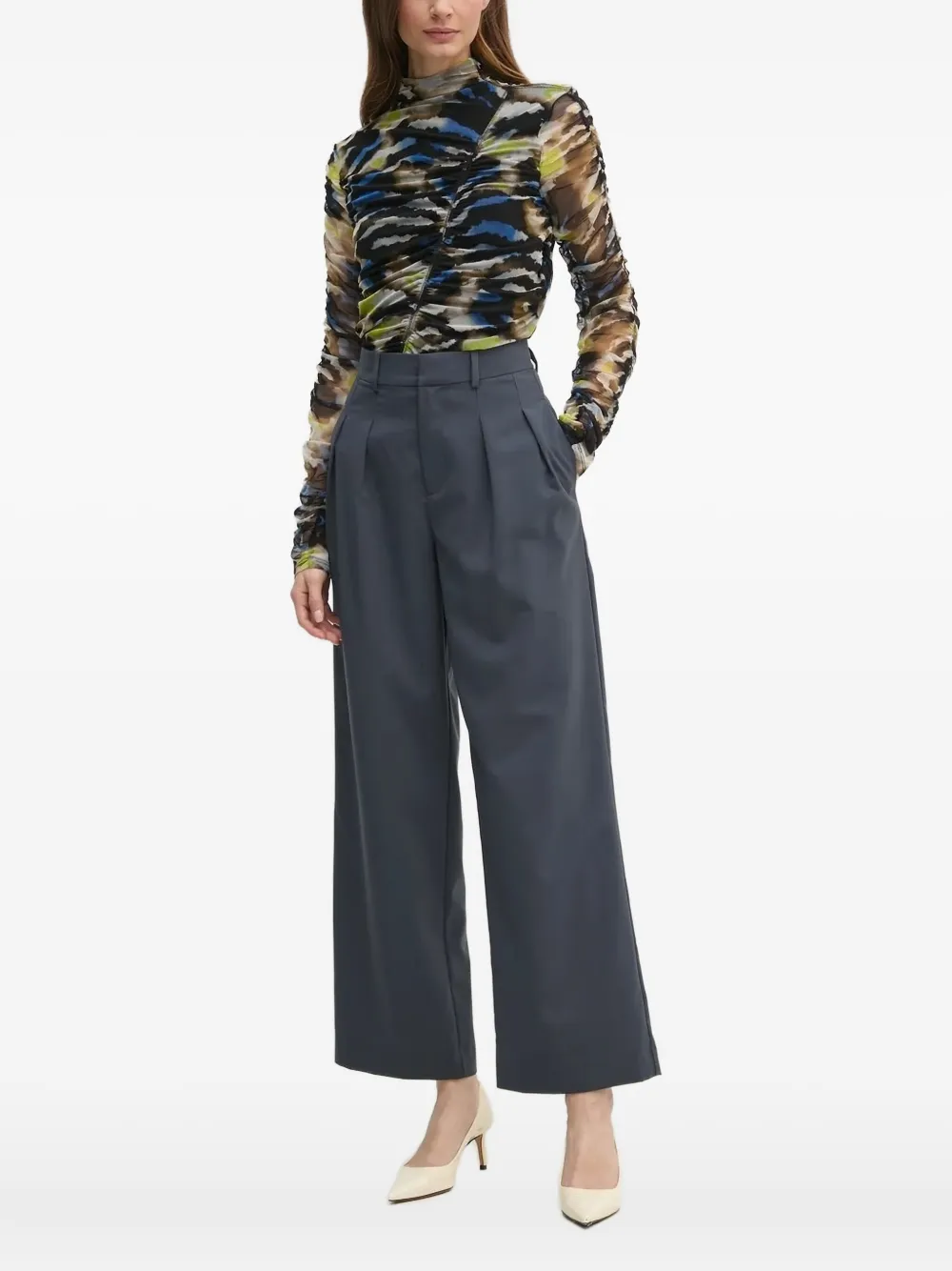 Топ с абстрактным принтом и сборками DKNY, черный
Топ с абстрактным принтом и сборками DKNY, черный