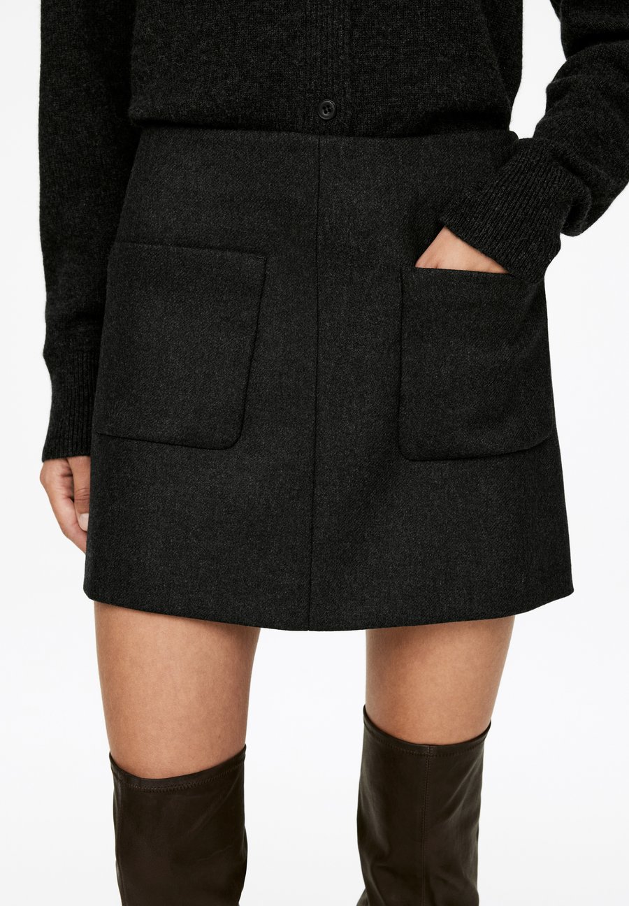 Юбка ARKET A-line skirt, Dark Grey
Юбка ARKET A-line skirt, Dark Grey
