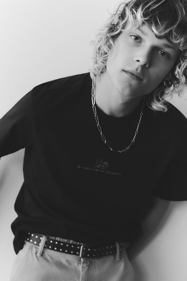 Футболка обычного кроя H&M, черный
Футболка обычного кроя H&M, черный