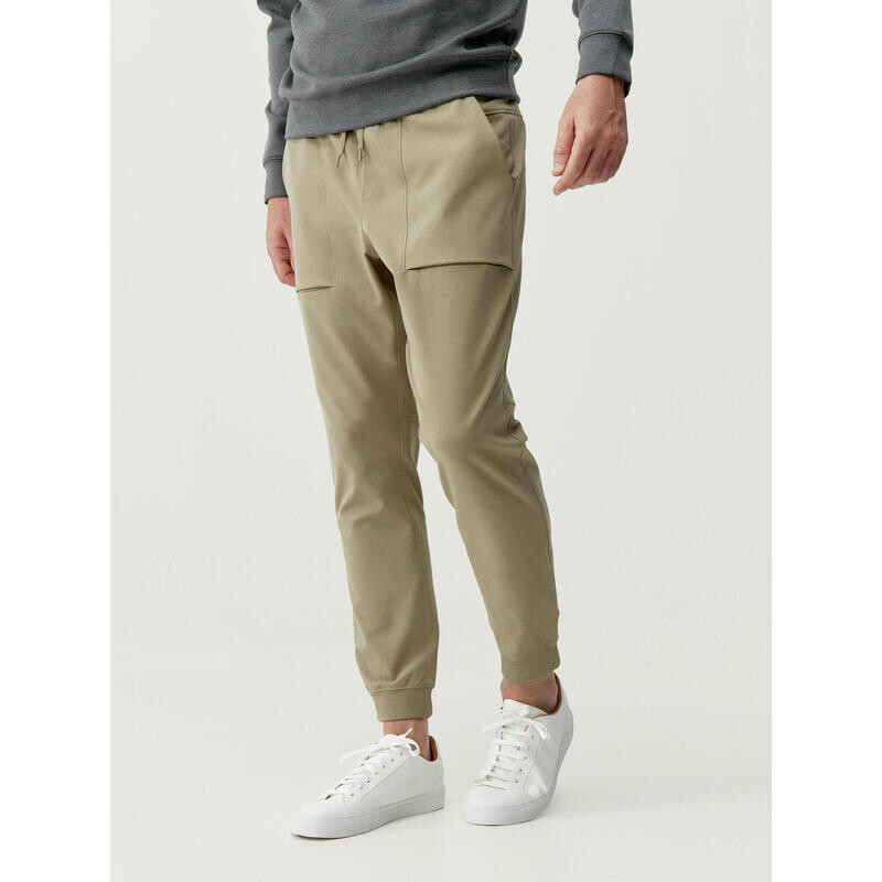 Мужские спортивные брюки в стиле джоггер из спортивной ткани Tiber Born Living Yoga.
Мужские спортивные брюки в стиле джоггер из спортивной ткани Tiber Born Living Yoga.