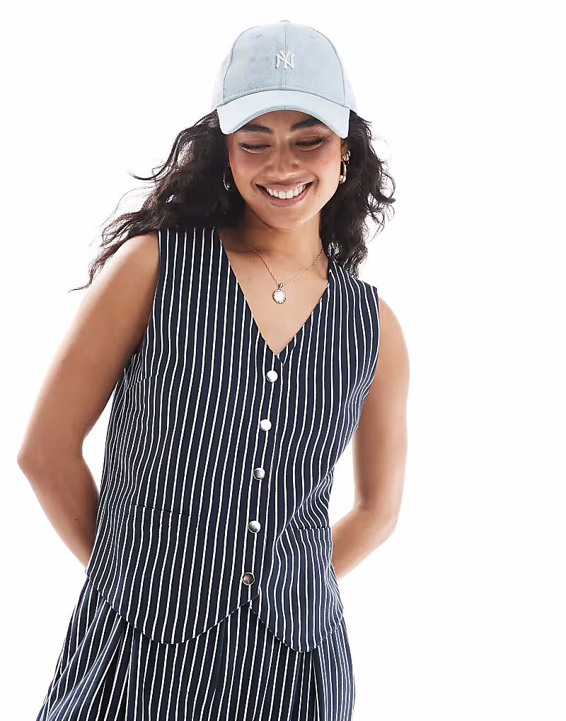 Топ ASOS DESIGN в полоску
Топ ASOS DESIGN в полоску