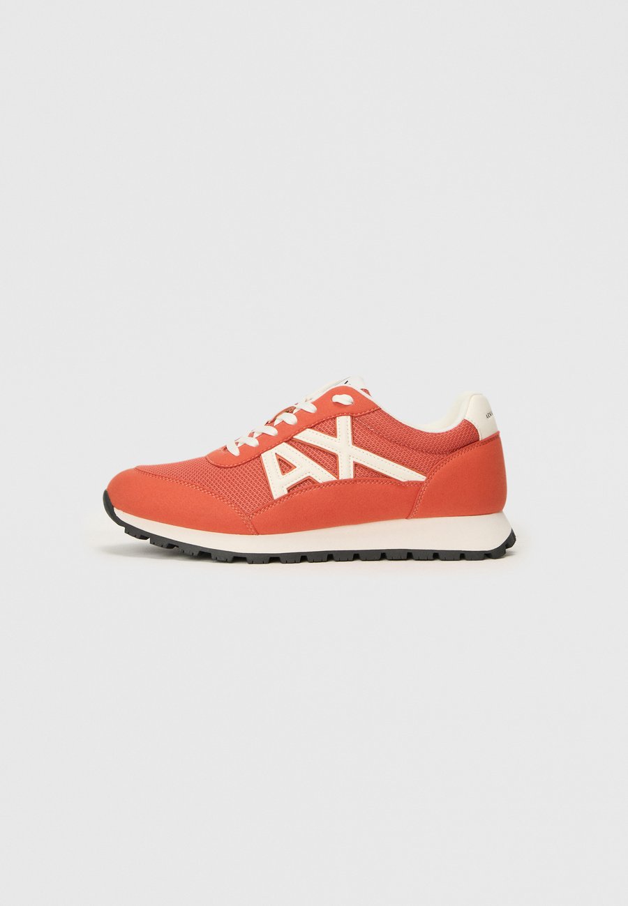 Кроссовки Armani Exchange Trainers, Orange Rust/Off White/White
Кроссовки Armani Exchange Trainers, Orange Rust/Off White/White