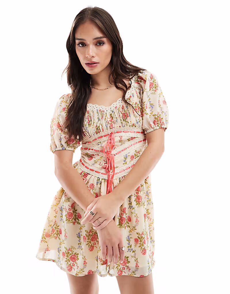 Мини-платье молочницы ASOS DESIGN с отделкой из ленты и винтажным цветочным принтом на обоях
Мини-платье молочницы ASOS DESIGN с отделкой из ленты и винтажным цветочным принтом на обоях