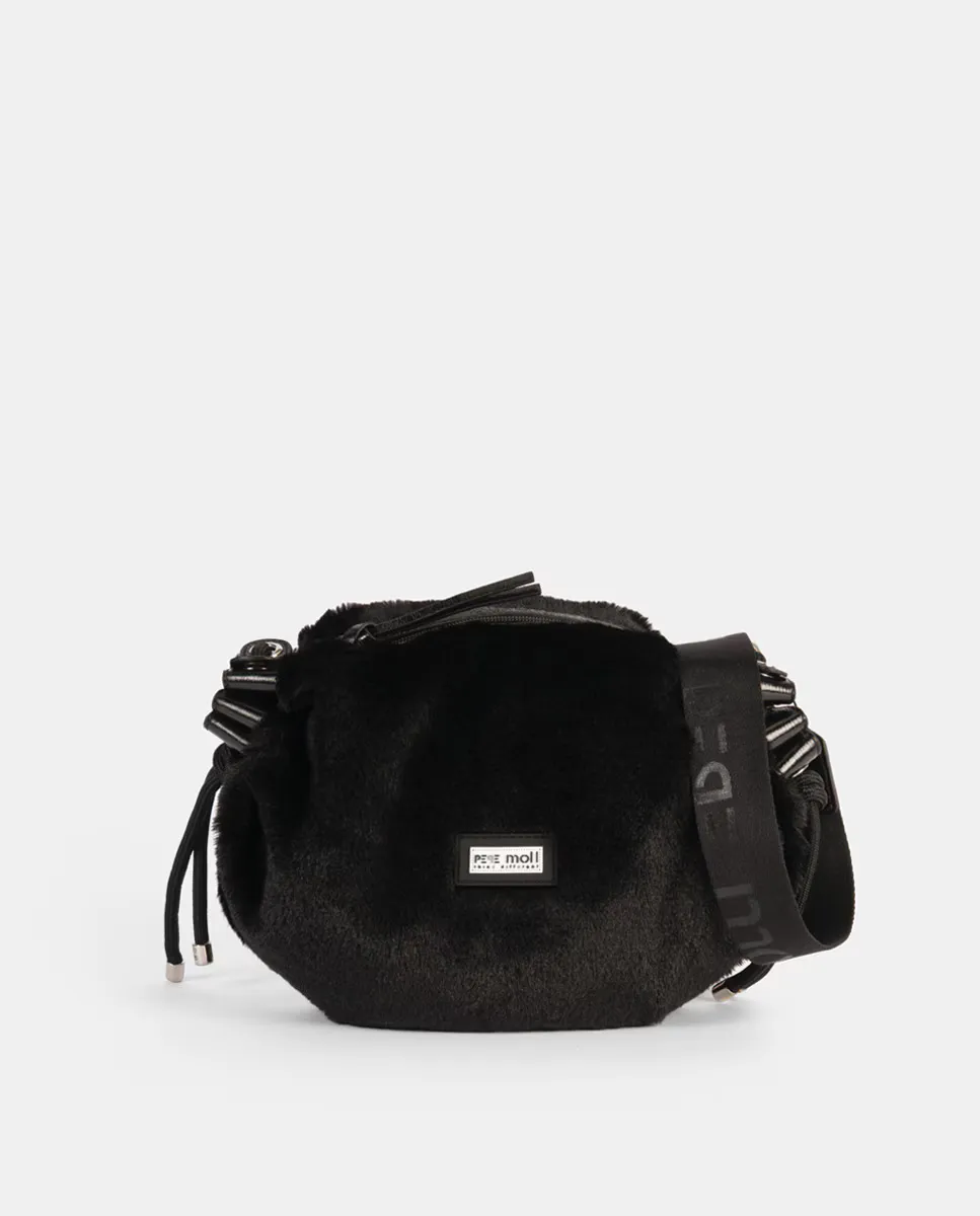 Сумка-гондола из синтетического меха с присборенной застежкой-молнией по бокам и регулируемой нейлоновой ручкой Pepe Moll, черный
Сумка-гондола из синтетического меха с присборенной застежкой-молнией по бокам и регулируемой нейлоновой ручкой Pepe Moll, черный