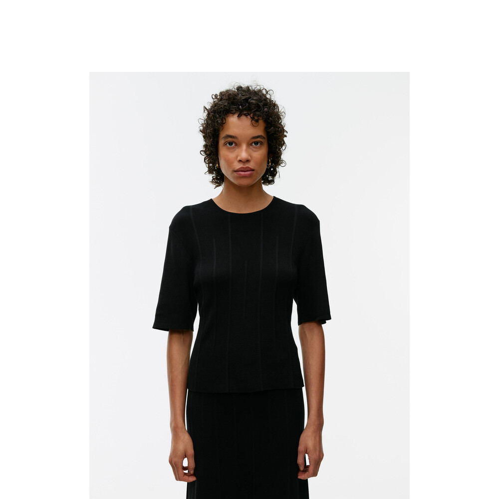 Свитер женский Arket в рубчик, черный
Свитер женский Arket в рубчик, черный