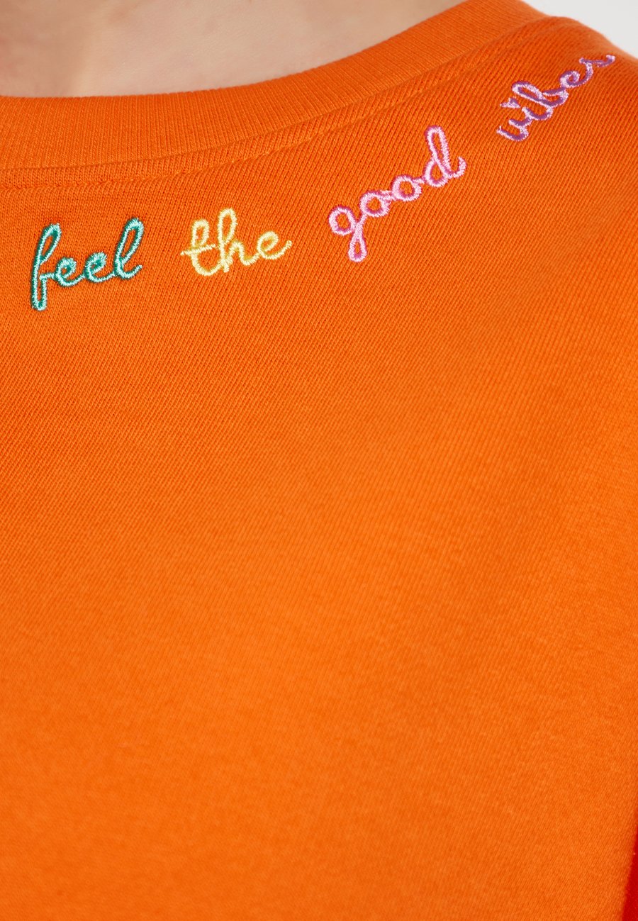 Толстовка myMo CO-BRANDED WITH EBEEZA, Orange
Толстовка myMo CO-BRANDED WITH EBEEZA, Orange