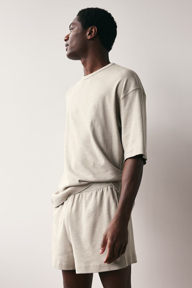 Футболка для сна и шорты H&M, бежевый
Футболка для сна и шорты H&M, бежевый