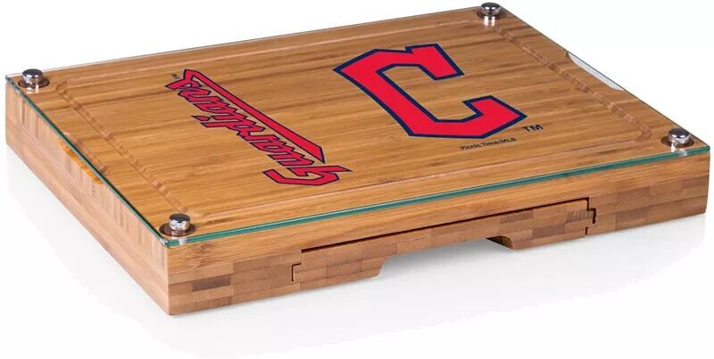 Cleveland Guardians Picnic Time Доска для сыра и набор ножей со стеклянной крышкой
Cleveland Guardians Picnic Time Доска для сыра и набор ножей со стеклянной крышкой