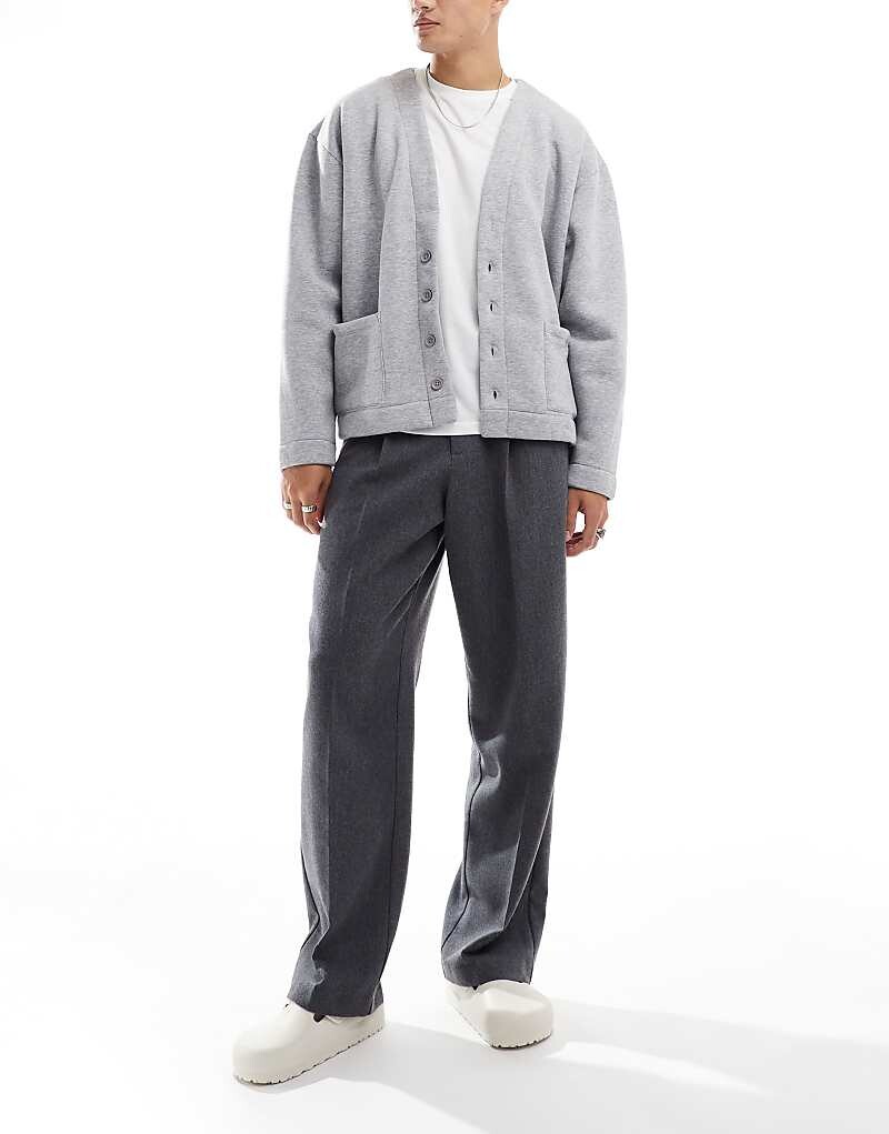 Шикарные темно-серые брюки широкого кроя со складками ASOS DESIGN с узором «елочка» из смесовой шерсти
Шикарные темно-серые брюки широкого кроя со складками ASOS DESIGN с узором «елочка» из смесовой шерсти