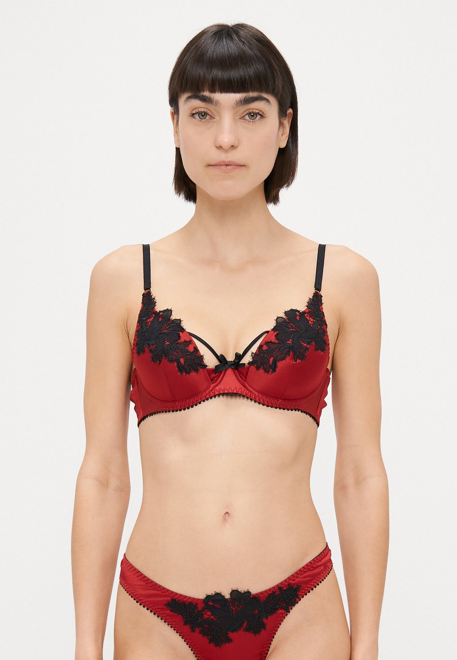 Бюстгальтер Agent Provocateur PENELOPI BRA , Red/Black/Dark Red
Бюстгальтер Agent Provocateur PENELOPI BRA , Red/Black/Dark Red