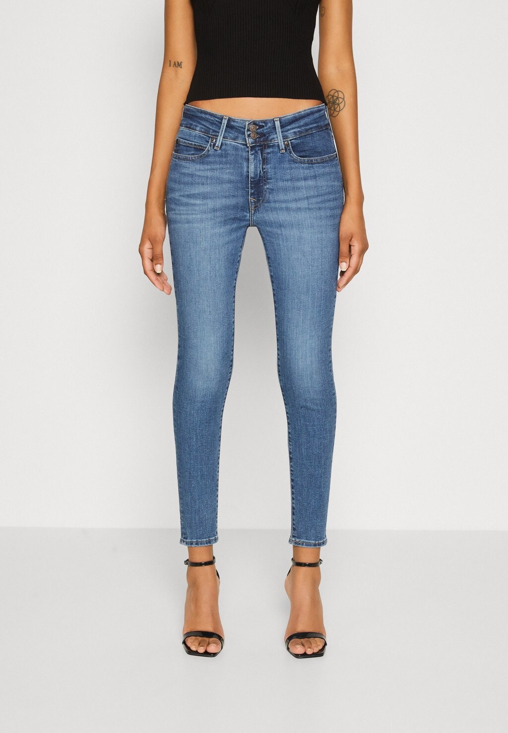 Джинсы Skinny Fit Levi's 711 Double Button, средний темно-синий
Джинсы Skinny Fit Levi's 711 Double Button, средний темно-синий