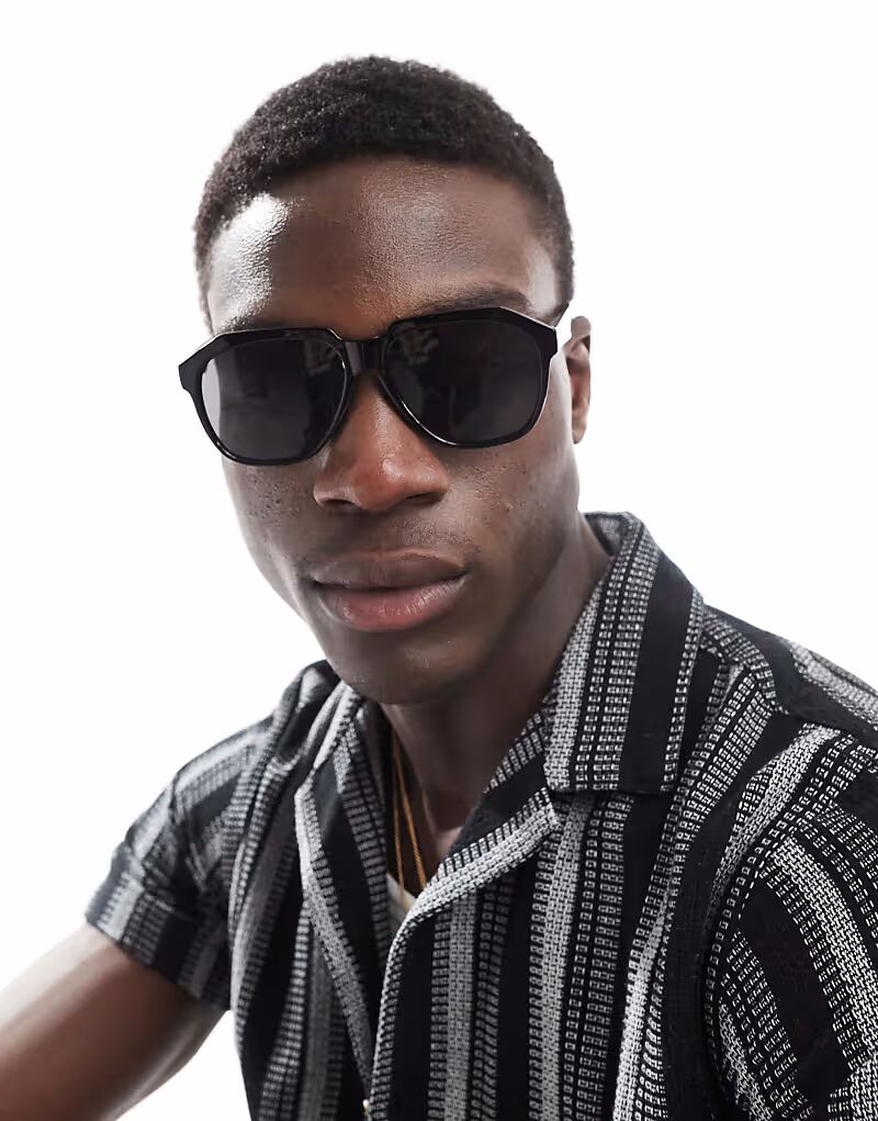 Солнцезащитные очки ASOS DESIGN Festival большого размера в круглой оправе с черной оправой и тонированными линзами
Солнцезащитные очки ASOS DESIGN Festival большого размера в круглой оправе с черной оправой и тонированными линзами