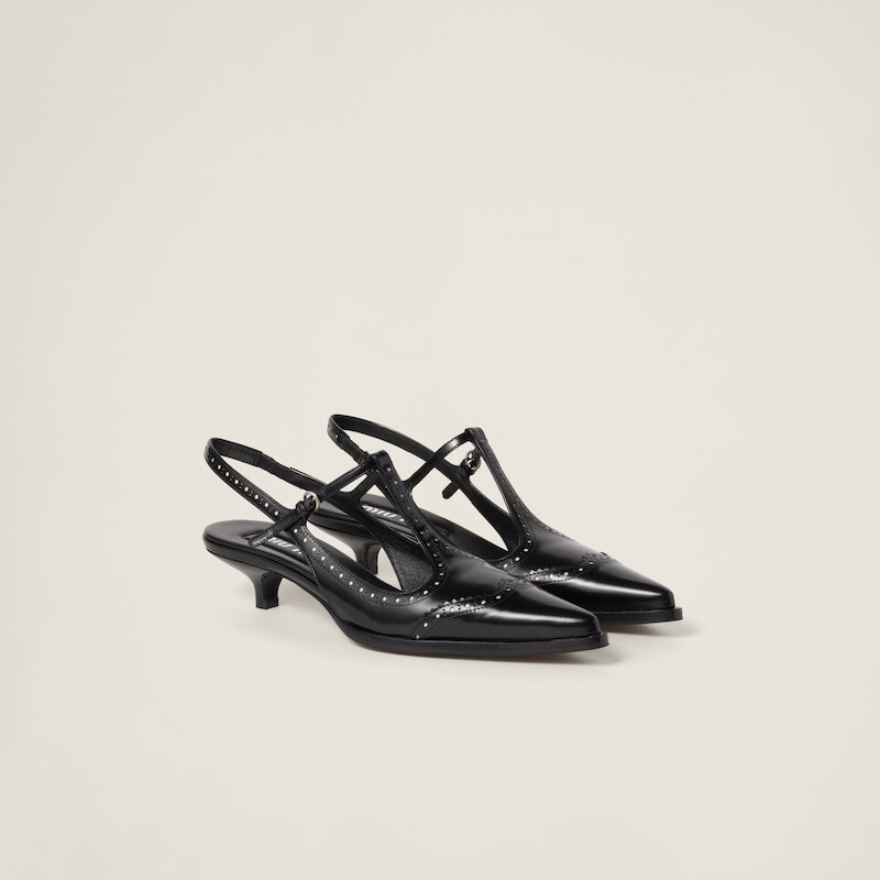 Туфли Salomé с пяткой на пятке из матовой кожи с мыском-крылышкой Miu Miu, черный
Туфли Salomé с пяткой на пятке из матовой кожи с мыском-крылышкой Miu Miu, черный