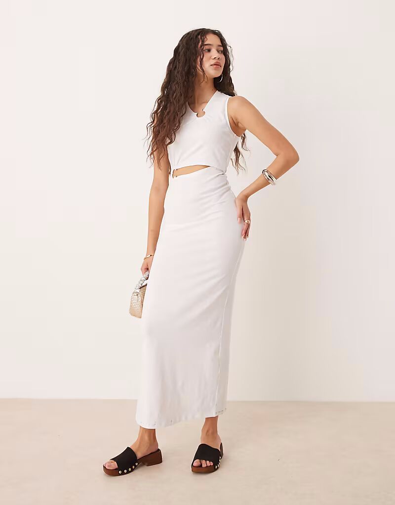 Платье миди без рукавов с вырезами и отделкой кольцами ASOS DESIGN белого цвета
Платье миди без рукавов с вырезами и отделкой кольцами ASOS DESIGN белого цвета