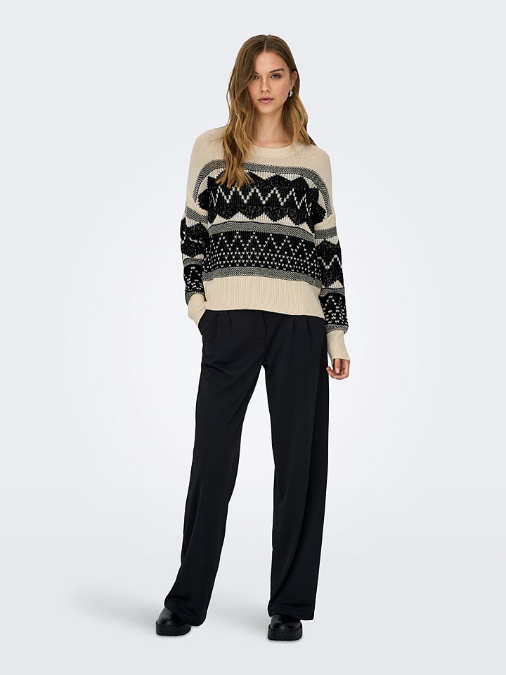 Свитер бежево-черного цвета ONLY
Свитер бежево-черного цвета ONLY