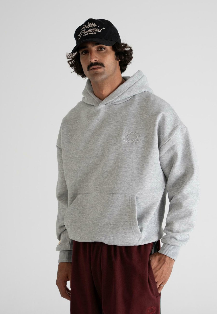 Худи PROHIBITED Hoodie, Grey Melange/Mottled Grey, Серый, Худи PROHIBITED Hoodie, Grey Melange/Mottled Grey
Худи PROHIBITED Hoodie, Grey Melange/Mottled Grey, Серый, Худи PROHIBITED Hoodie, Grey Melange/Mottled Grey