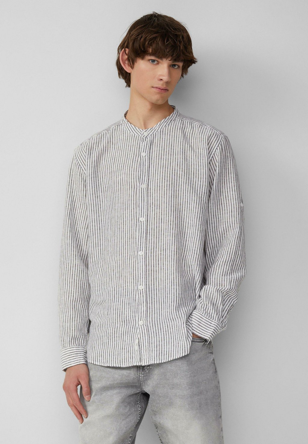 Рубашка REGULAR FIT GESTREIFTES -MIT KREMPELÄRMELN QS, черный
Рубашка REGULAR FIT GESTREIFTES -MIT KREMPELÄRMELN QS, черный