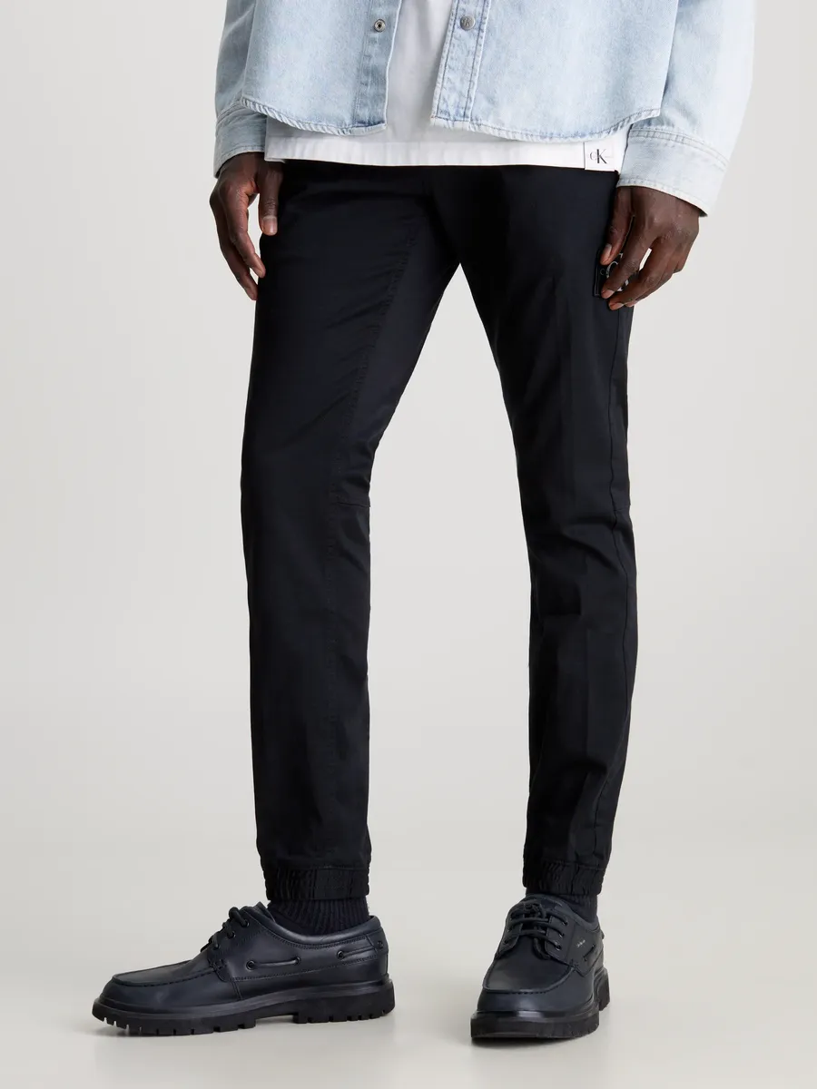 Спортивные брюки Calvin Klein Jeans "SKINNY MONOLOGO BADGE CHINO" с логотипом Calvin Klein, цвет Ck Black
Спортивные брюки Calvin Klein Jeans "SKINNY MONOLOGO BADGE CHINO" с логотипом Calvin Klein, цвет Ck Black