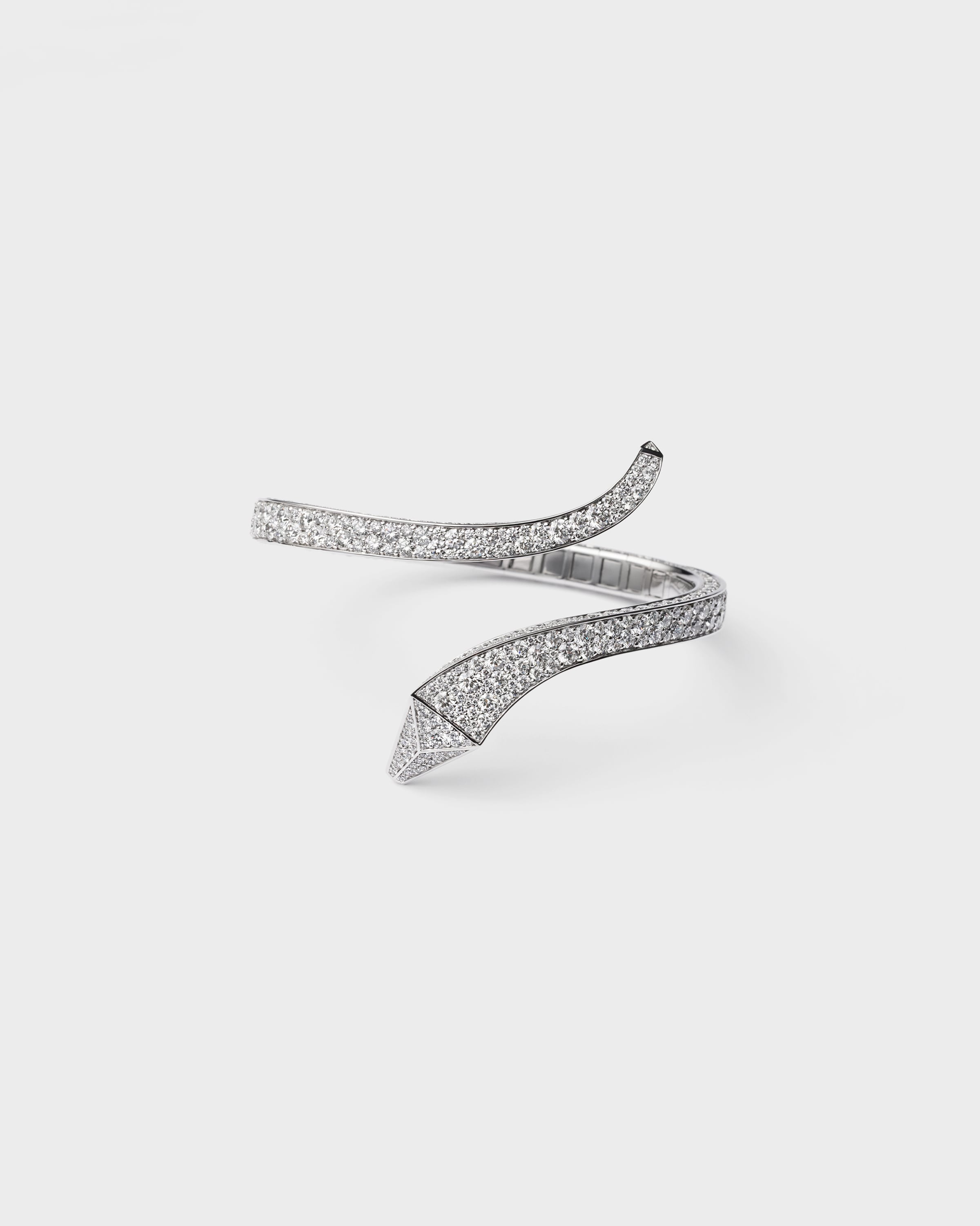 Браслет-змея Eternal Gold из белого золота с бриллиантами Prada, серебряный
Браслет-змея Eternal Gold из белого золота с бриллиантами Prada, серебряный