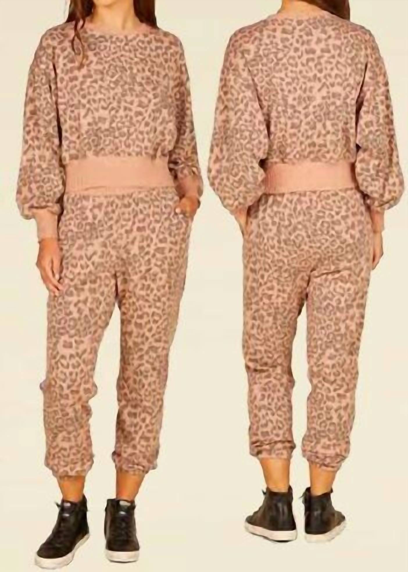 Укороченный топ с круглым вырезом и леопардовым принтом цвета мокко Vintage Havana
Укороченный топ с круглым вырезом и леопардовым принтом цвета мокко Vintage Havana