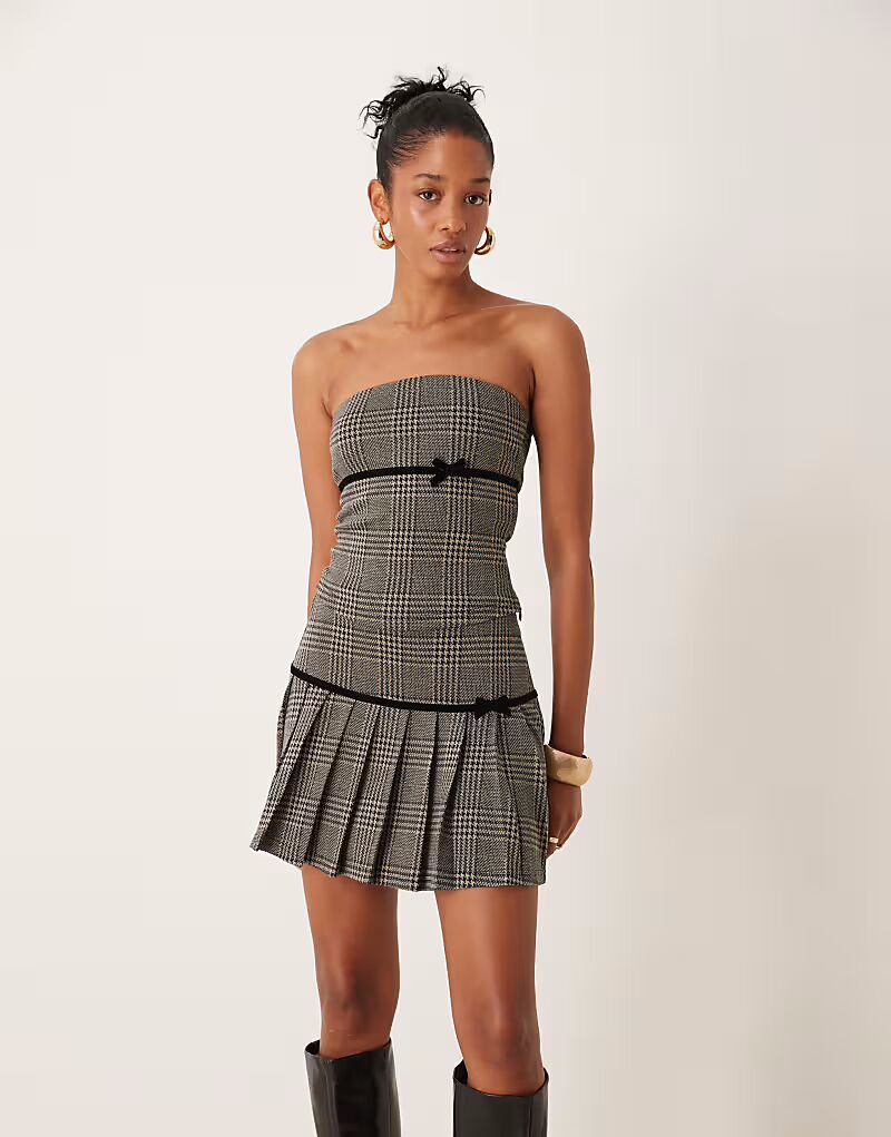 Мини-юбка в клетку от ASOS DESIGN с плиссировкой и отделкой лентами
Мини-юбка в клетку от ASOS DESIGN с плиссировкой и отделкой лентами