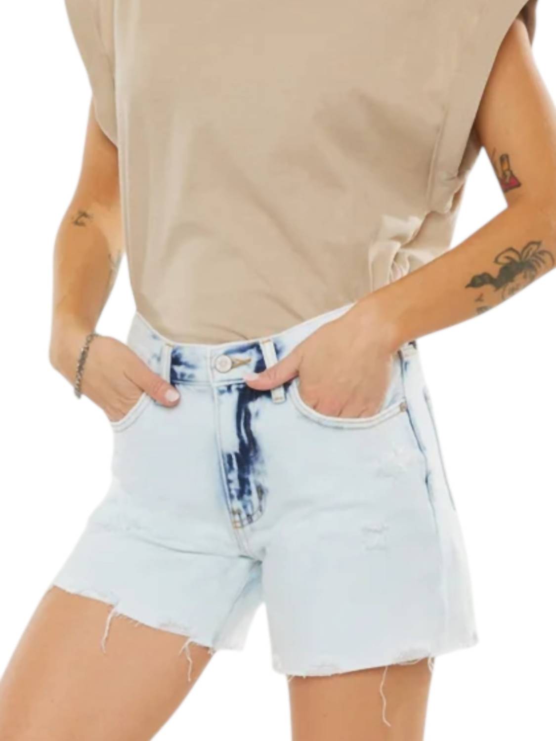 Луна Шорты в светлом кислотном напылении KanCan, Light Acid Wash
Луна Шорты в светлом кислотном напылении KanCan, Light Acid Wash