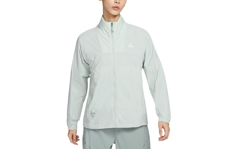 Куртка женская светло-серебристая Nike
Куртка женская светло-серебристая Nike