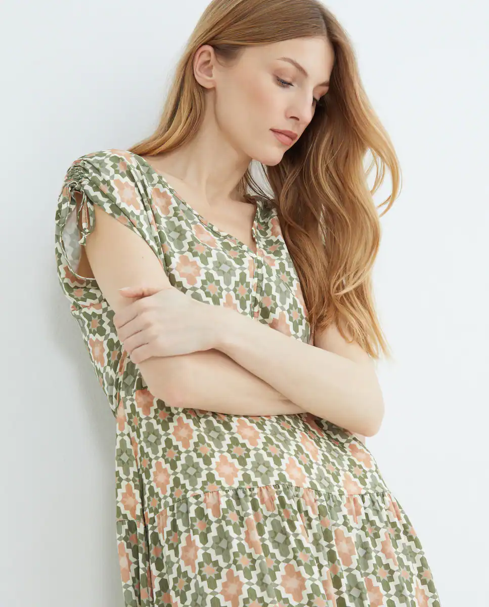 Миди-платье без рукавов с V-образным вырезом Guitare, темно-зеленый
Миди-платье без рукавов с V-образным вырезом Guitare, темно-зеленый