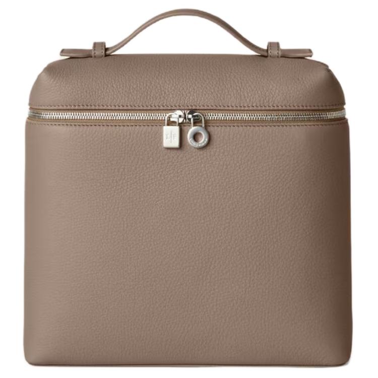 Calfskin Backpack Women's Warm Amber Loro Piana, box(basic set+box)
Calfskin Backpack Women's Warm Amber Loro Piana, box(basic set+box)